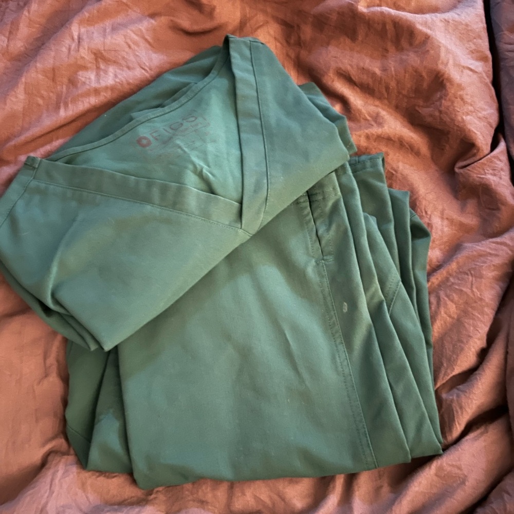 Figs scrubs